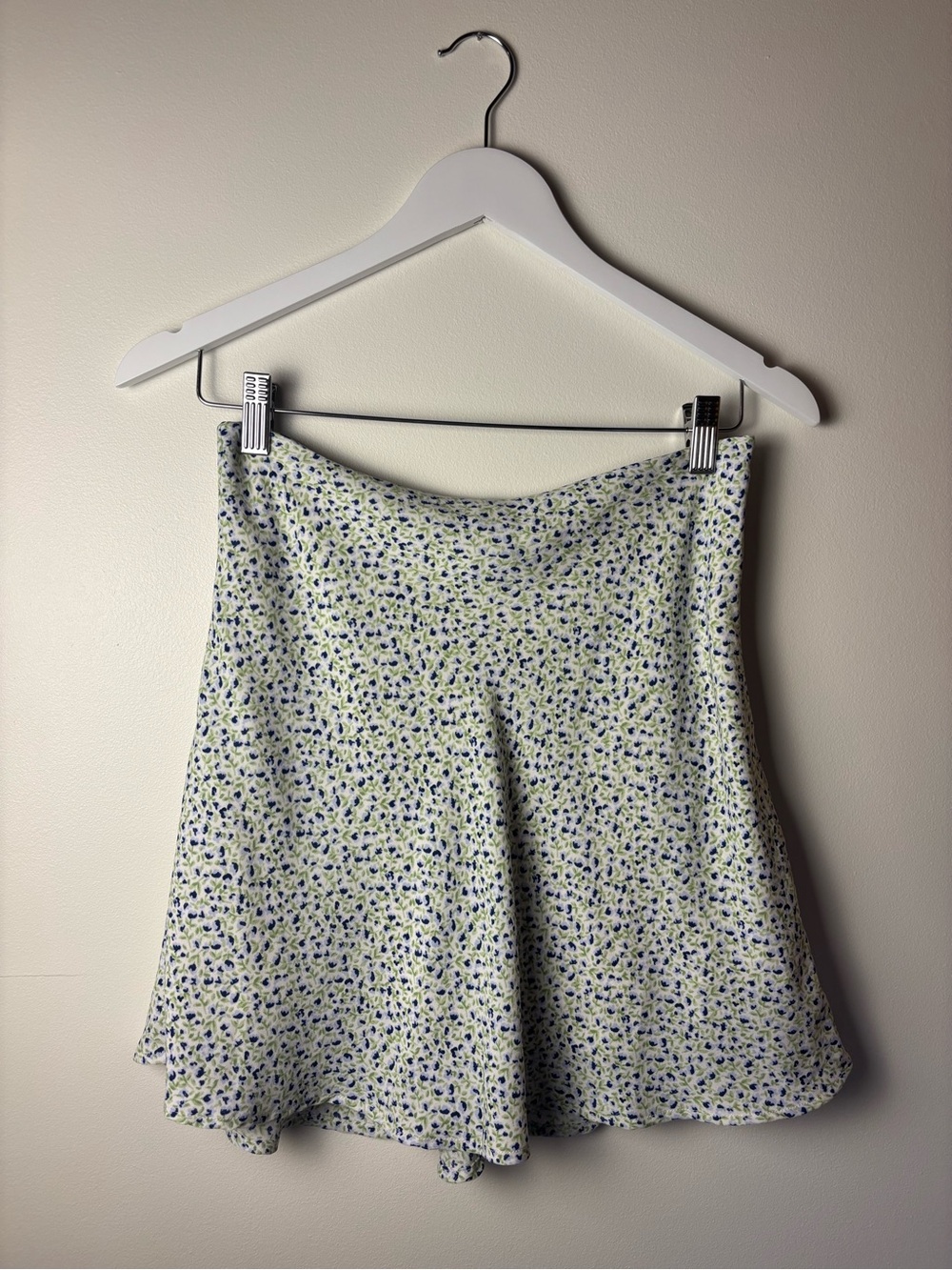 H&M Green and Blue Floral Mini Skirt, size 6